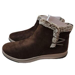 Women’s Clarks Cloudsteppers Boots – Size 11 – Brown Lined